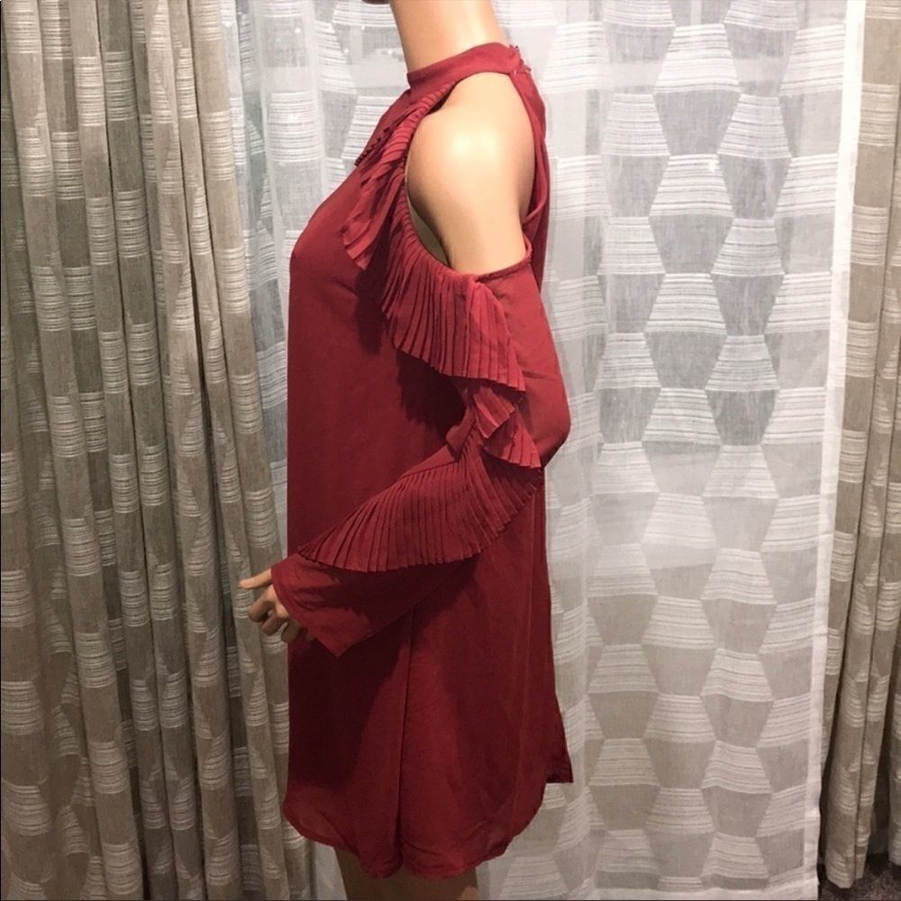 Solid Pleat Ruffle Trim Cold Shoulder Top - Picture 4 of 4
